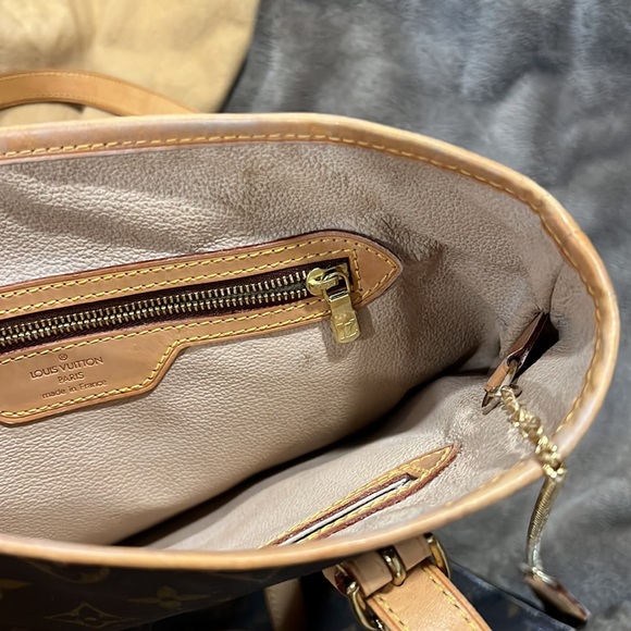 Authentic Louis Vuitton Monogram Bucket GM with pochette and chain - Picture 4 of 13